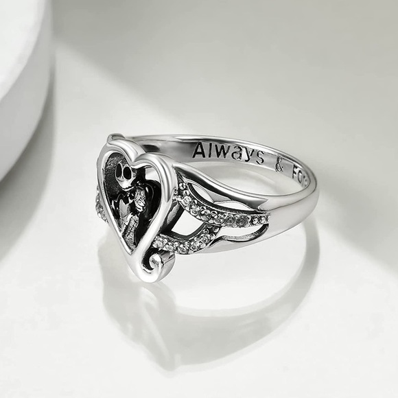 18k Diamond Nightmare Before Christmas Heart Ring - Picture 5 of 11